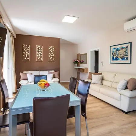 Simple Apartmán Rozat