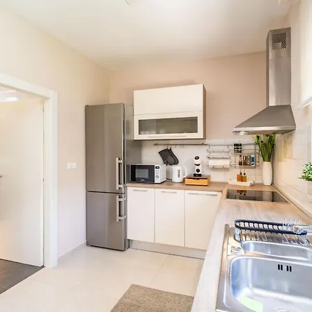 Simple Apartment *